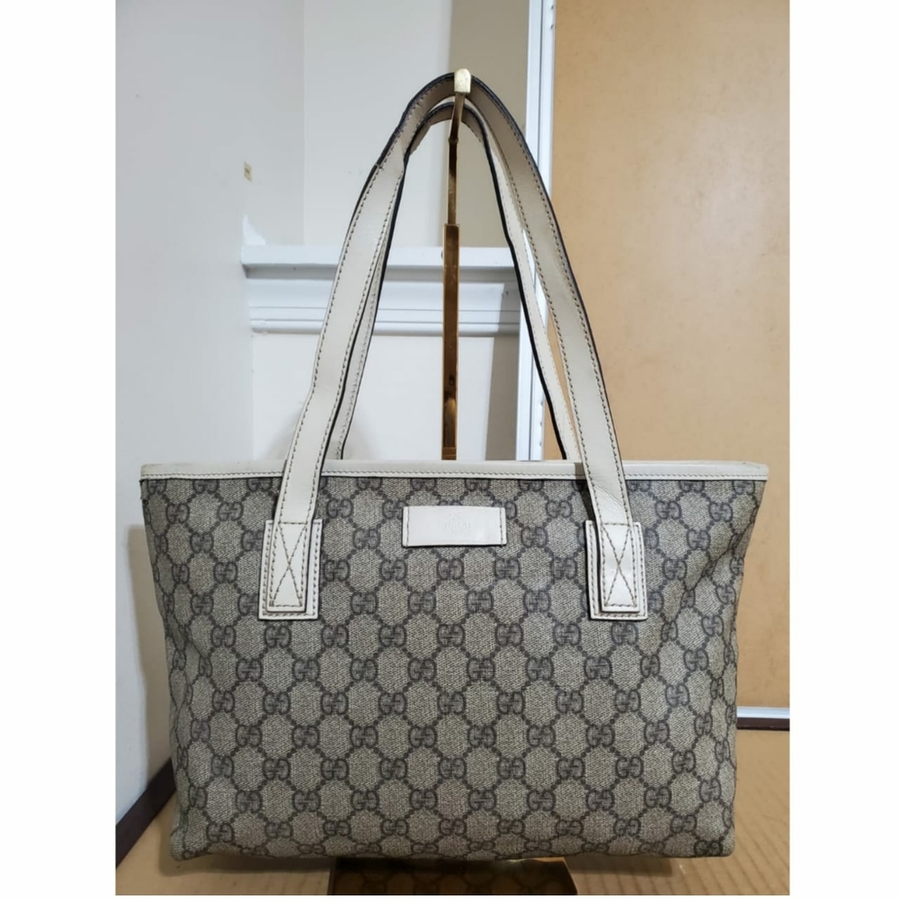 Gucci GG Supreme Monogram Shoulder Bag Gray White